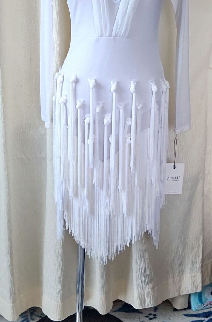 お値下げ！社交ダンスドレス！未使用Gentil社ラテンドレス！白！