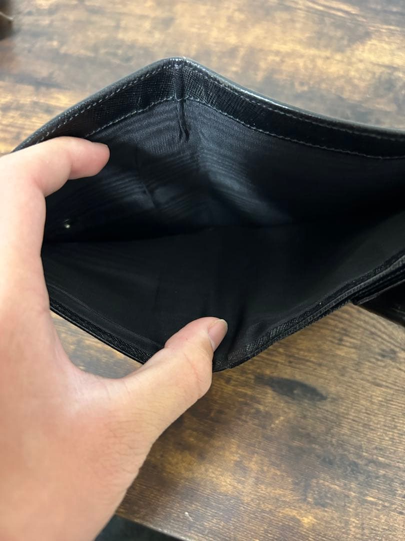 PRADA ブラック レザー 二つ折り財布