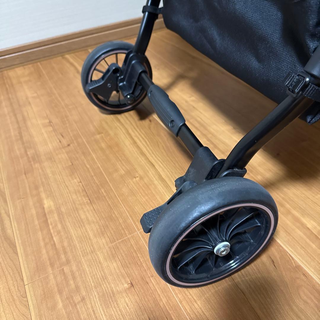 【ベビーザらス限定】ミニモプラス ベビーカー ペールブラック　ホワイトレーベル