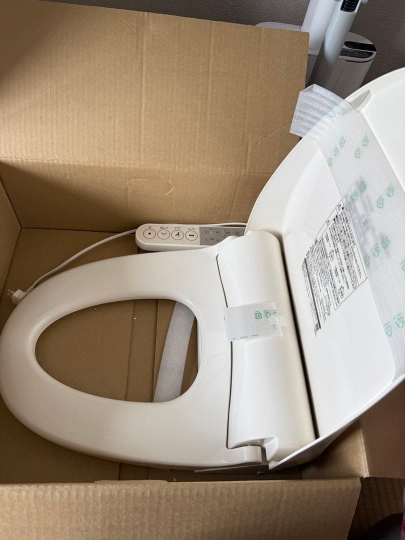 東芝温水洗浄便座　SCS-T161 パステルアイボリー