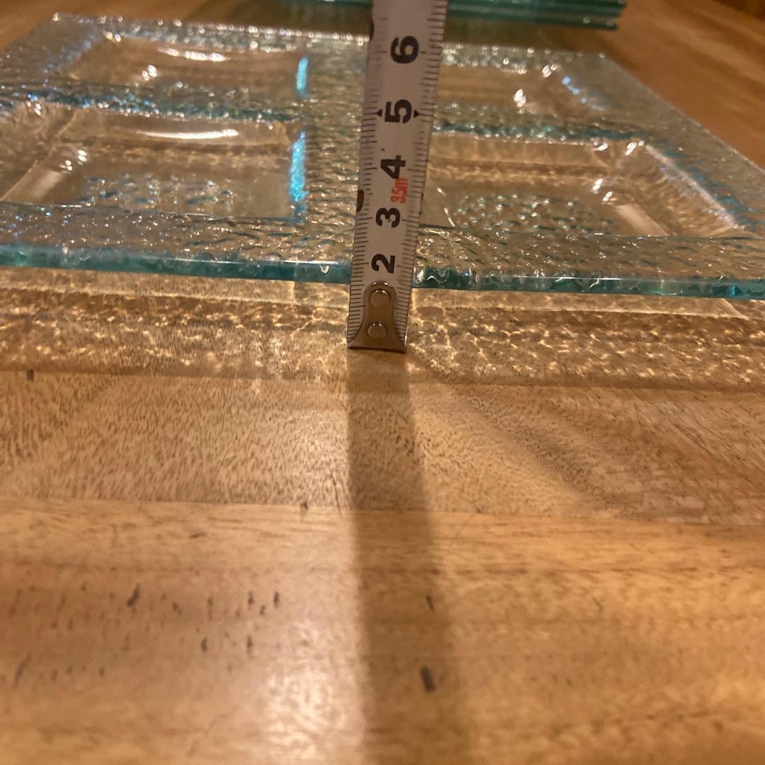 エメラルドグリーンのガラスプレート7枚