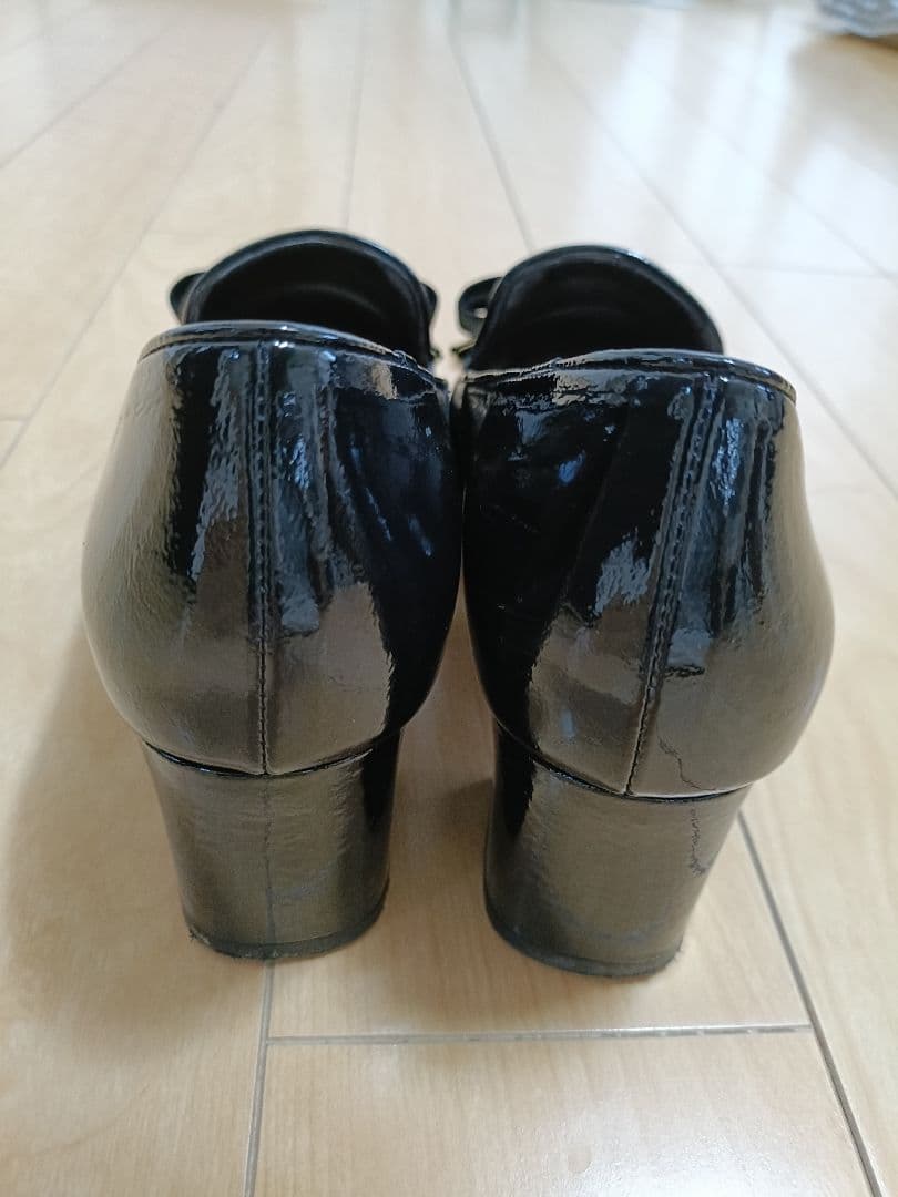 DIANA ブラック スクエアトゥパンプス エナメル