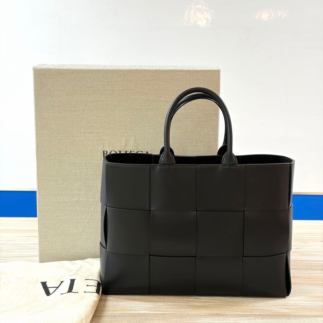 【ほぼ未使用】Bottega Veneta アルコトート ミディアムブラック