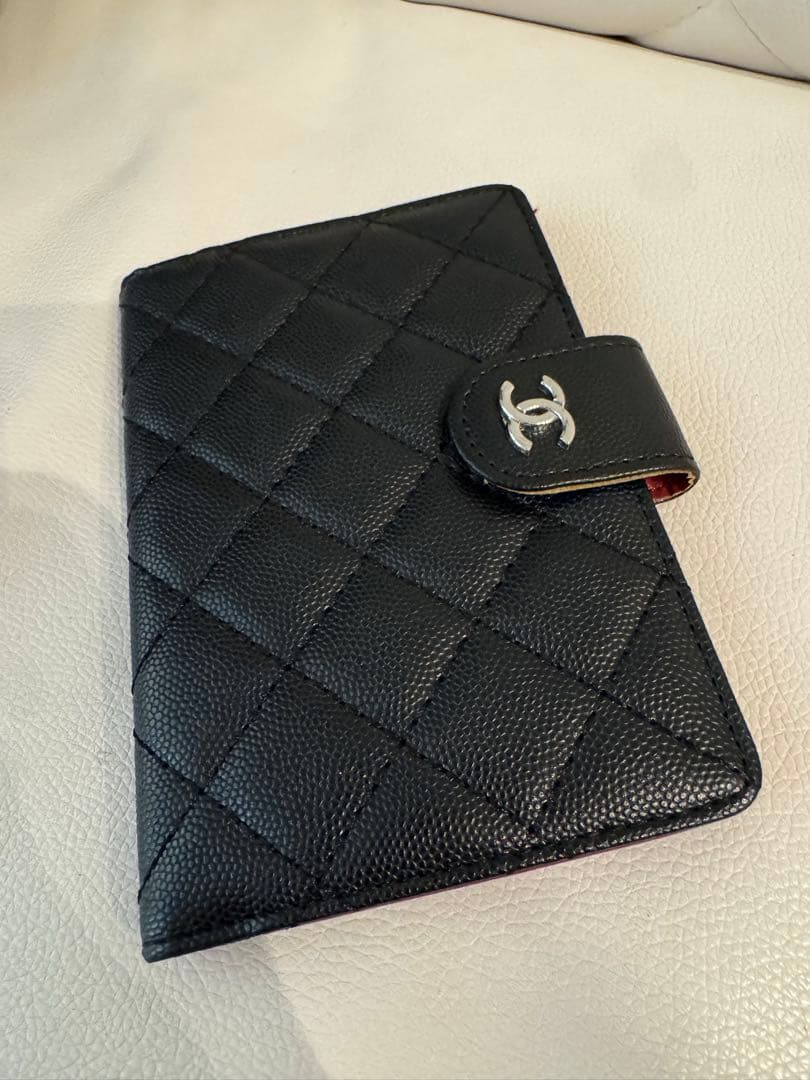 CHANEL 黒 レザー パスポートケース　手帳　カードケース