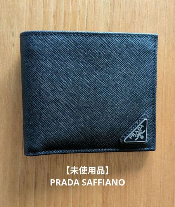【未使用品】PRADA サフィアーノ トライアングル二つ折り財布