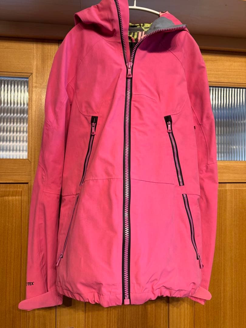 Burton [ak] GORE-TEX ピンクジャケット