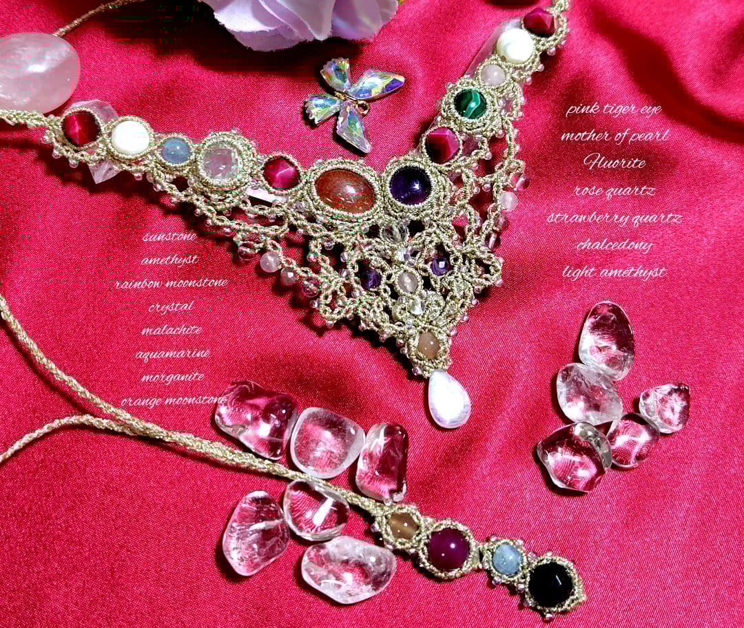 ✩サンストーン、アメジスト、レインボームーンストーンなどマクラメネックレス