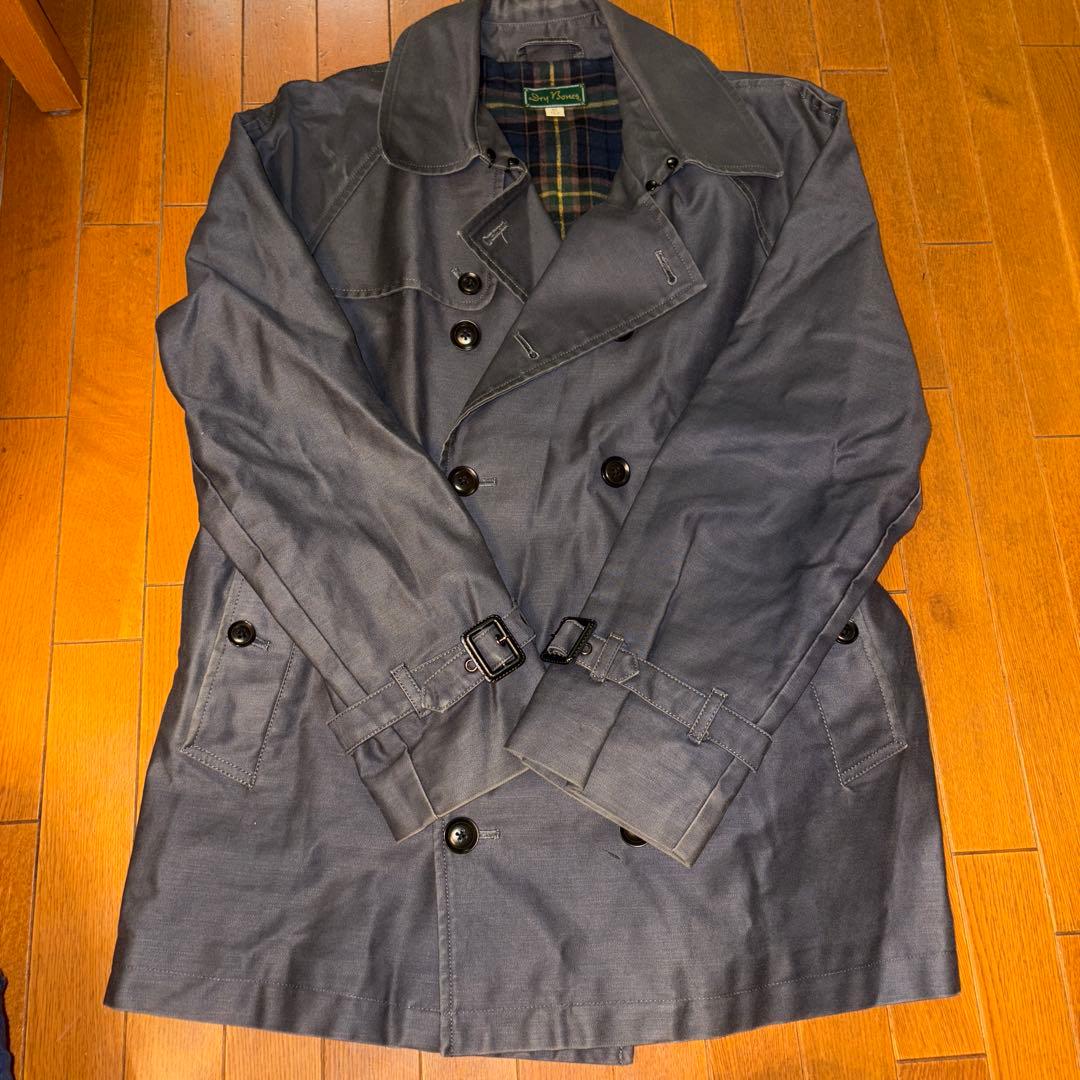 ドライボーンズのダークグレー トレンチコート
