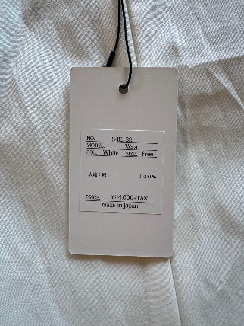 SHE tokyo パフスリーブブラウス　vera 新品未使用タグ付き　白