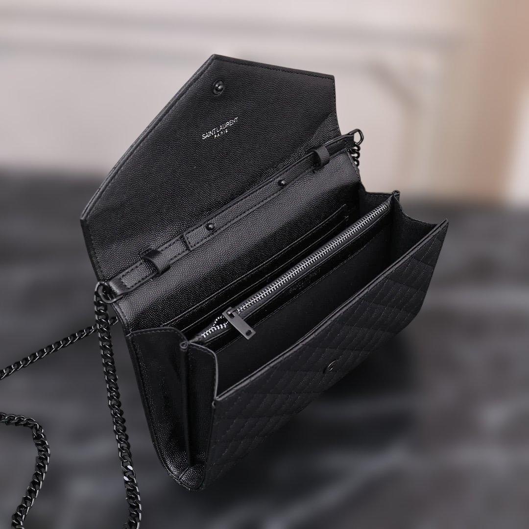 Envelope ブラック ショルダーバッグ