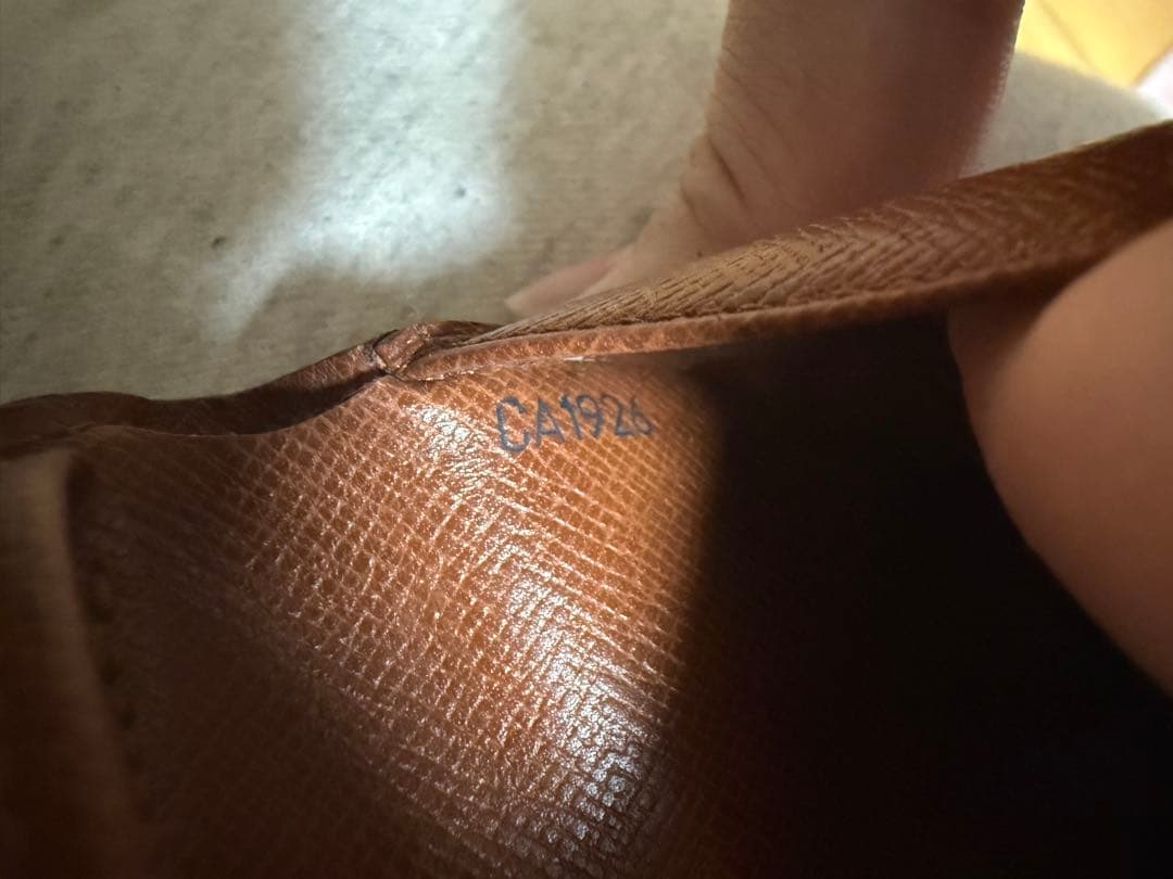 Louis Vuitton 二つ折り財布 モノグラム　箱付き