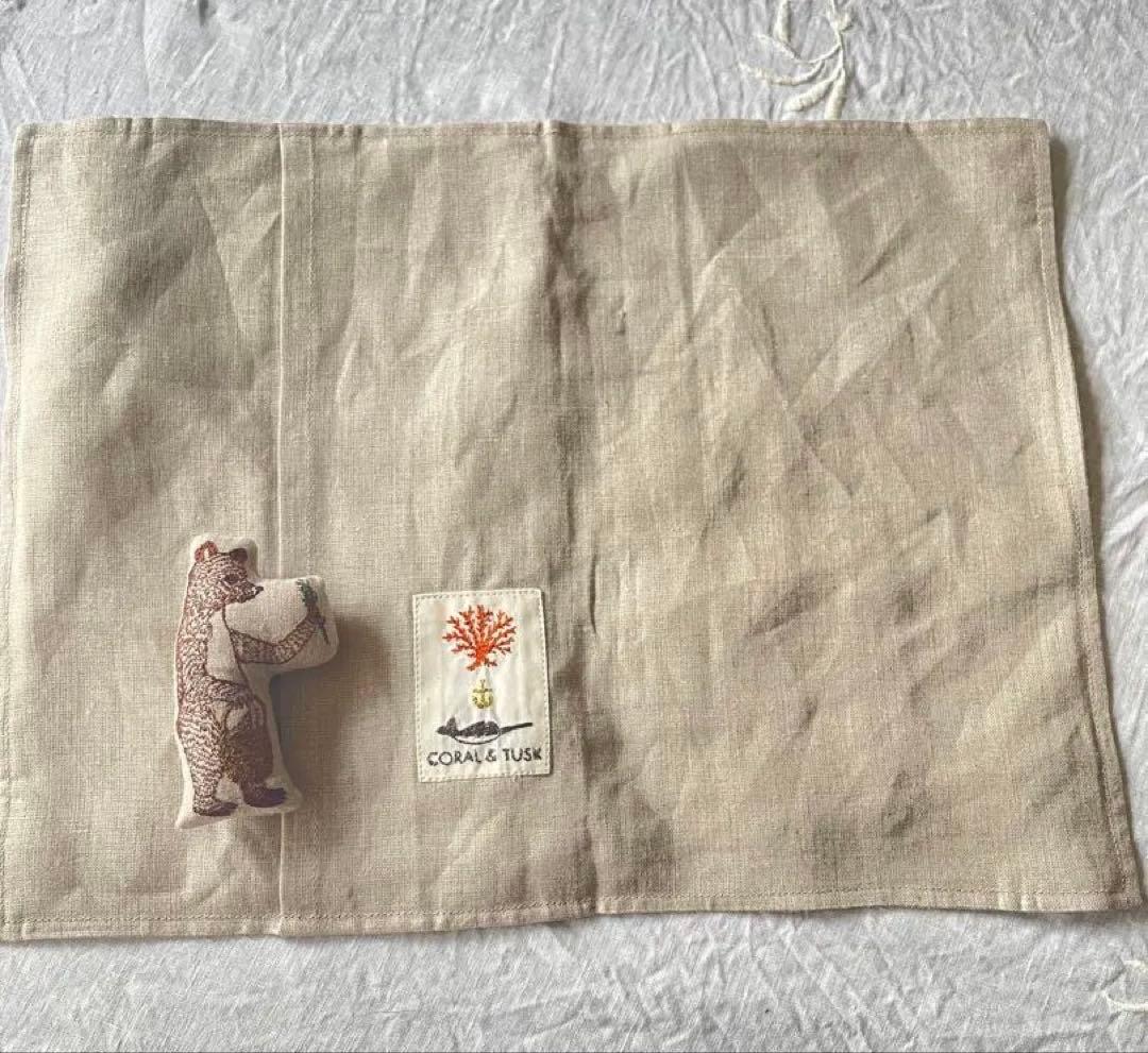 Coral & Tuskクッションカバー Bear apothecary