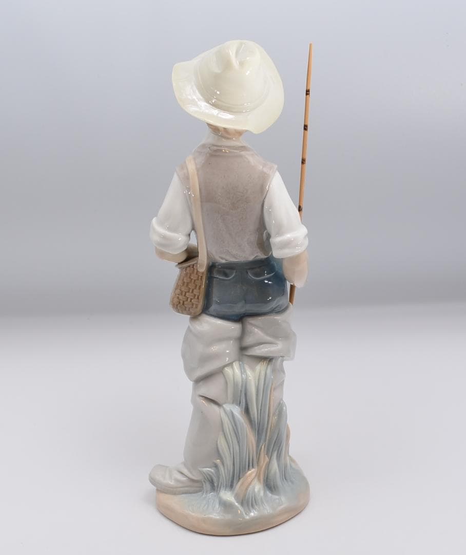 釣りに行く　＃4809　★リヤドロ　スペイン　ポーセリン　光沢仕上げ　舌背