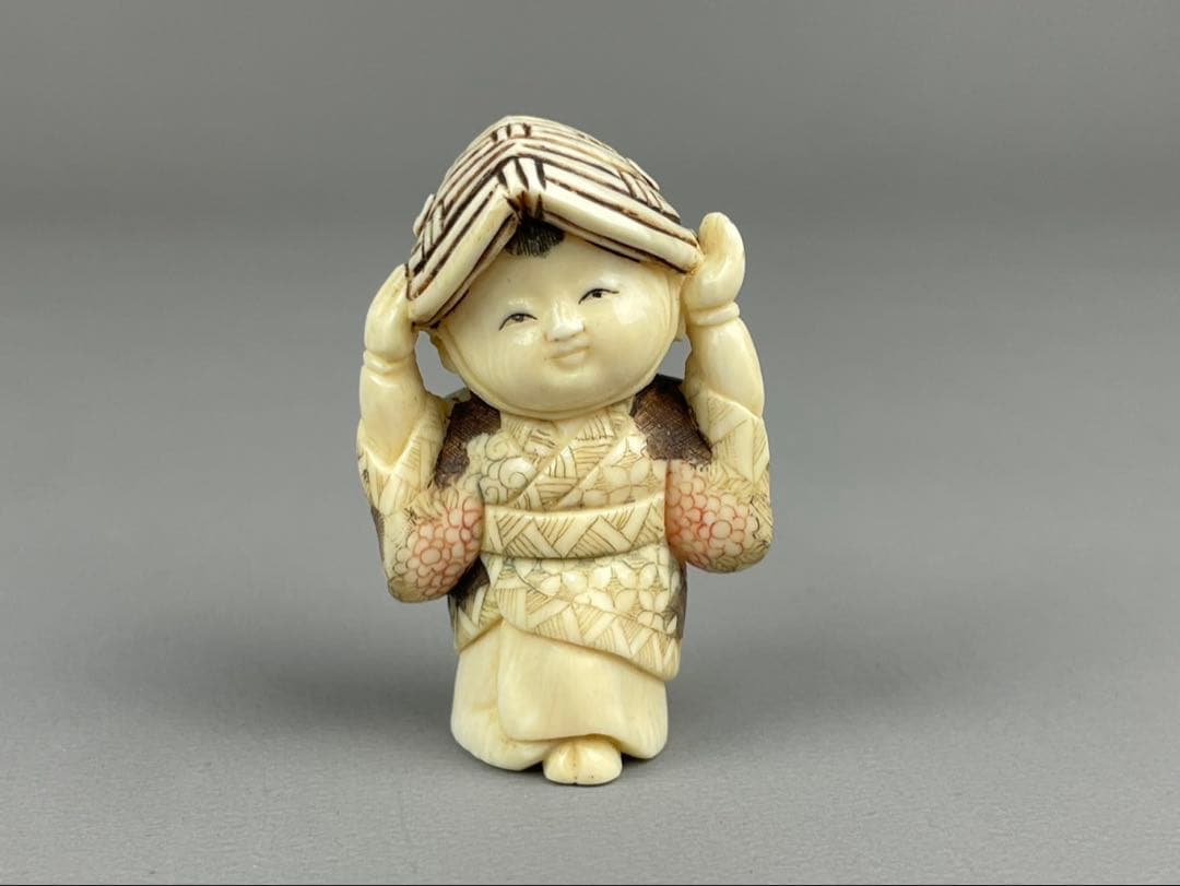 時代根付 極上細密彫り白材 マンモス牙製 作家物 在銘 柳月 唐子 女の子