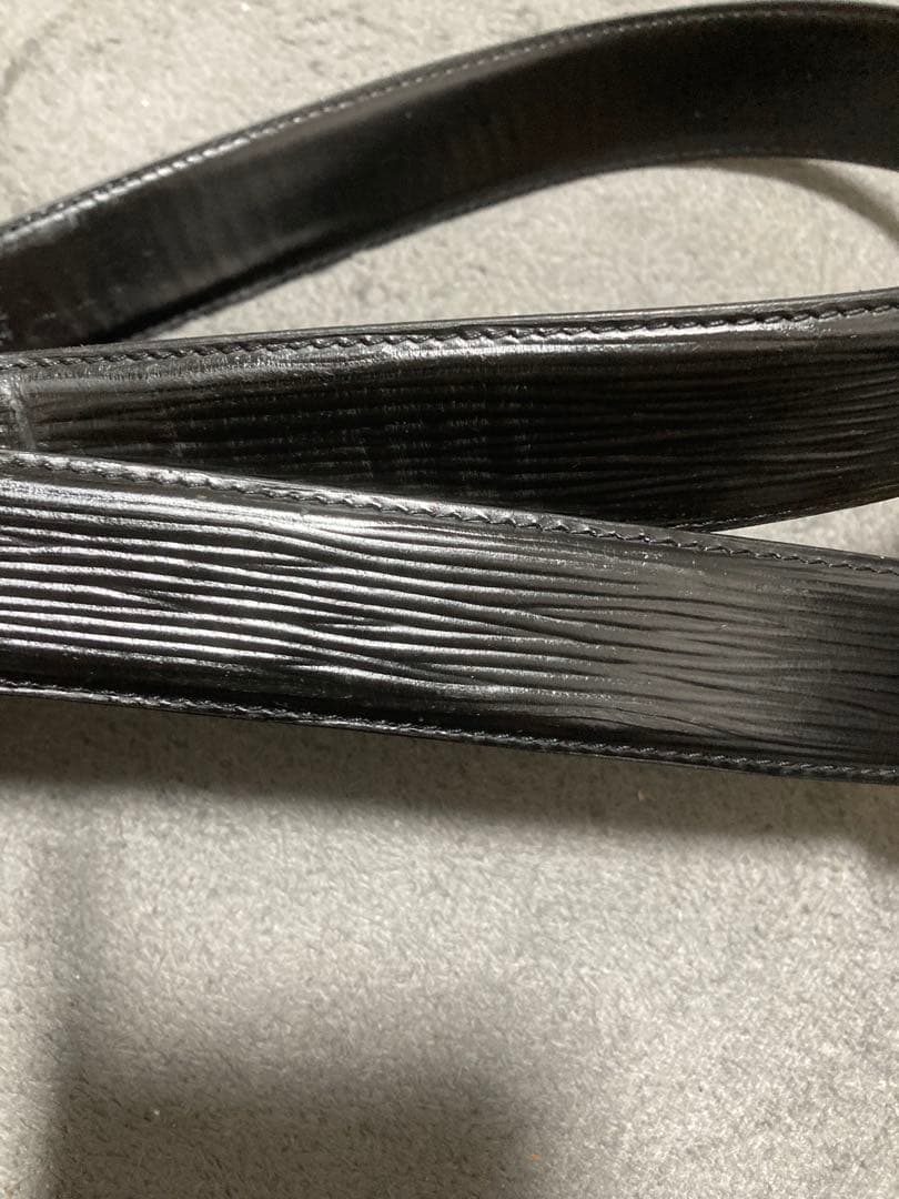 LOUIS VUITTON ルイ・ヴィトン　ブラックレザーベルト　エピ　本革