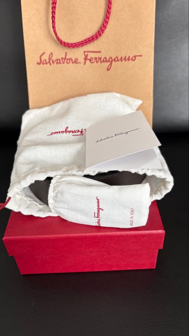 Salvatore Ferragamo ブラック✖️ブラウン型押リバーシブル未使用