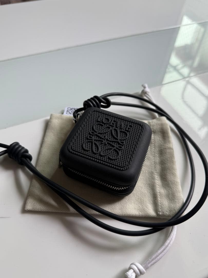 ロエベ　ケース　ブラック