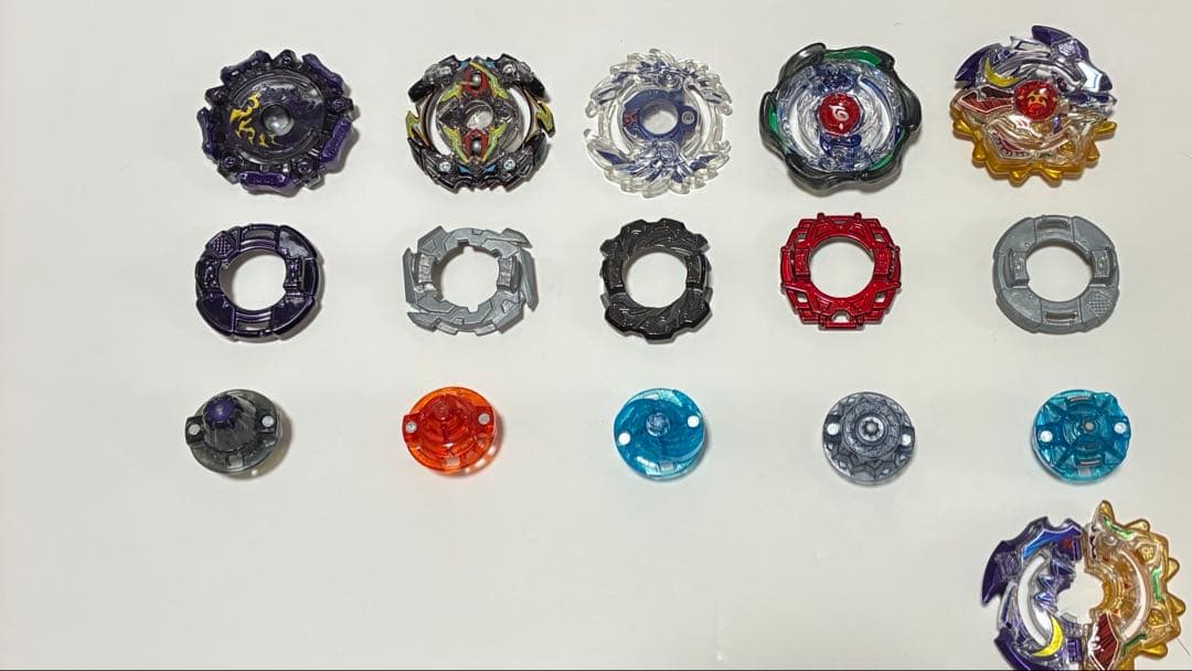 そ*そ様 ベイブレードバースト　ランチャー付き　合計21駒　引退品