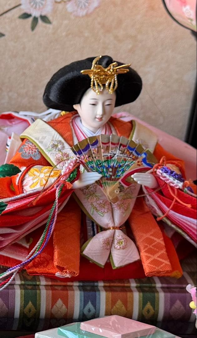 雛人形 多色装飾付き