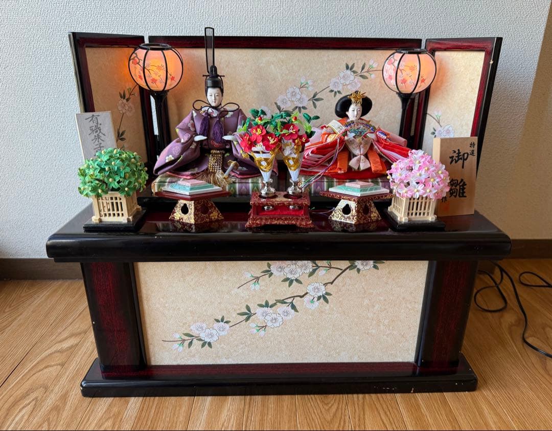 雛人形 多色装飾付き