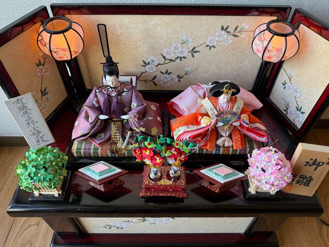 雛人形 多色装飾付き