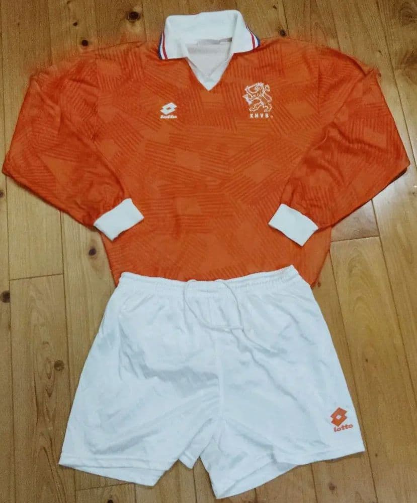 ク*ニ様 【即購入OK】オランダ代表ホーム　Lotto 長袖 サッカーウェア　イ