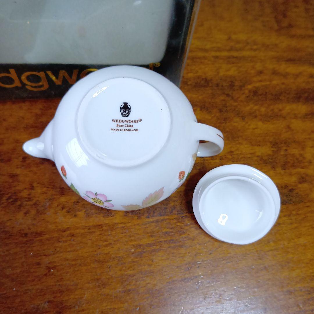 ウェッジウッド ワイルドストロベリー ミニチュアティー（コーヒー）セット