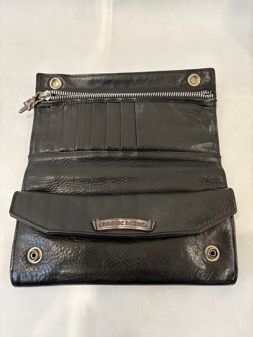 クロムハーツ グリーシー 黒の長財布 外側ファスナー付き