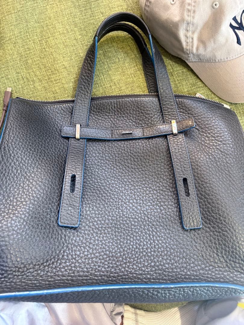 FURLA ブラックレザートートバッグ