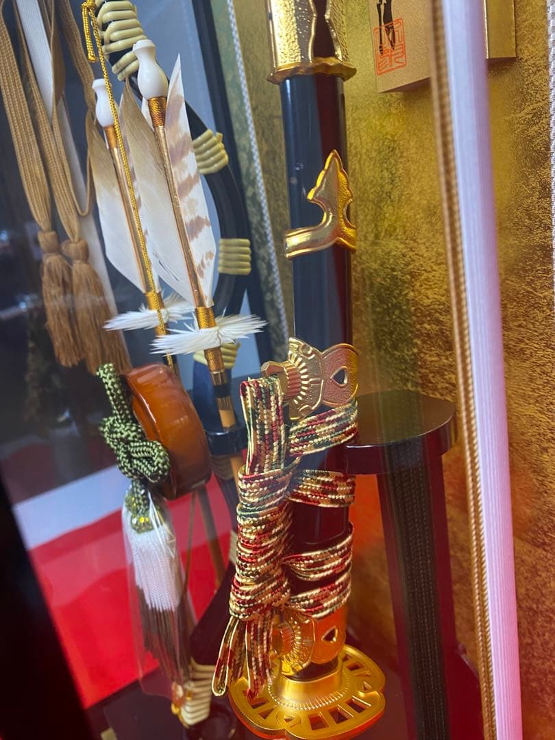 東京久月　破魔弓　安芸の金銀紙ガラスケース・間口約２４×奥行約１９×高さ約４６㎝