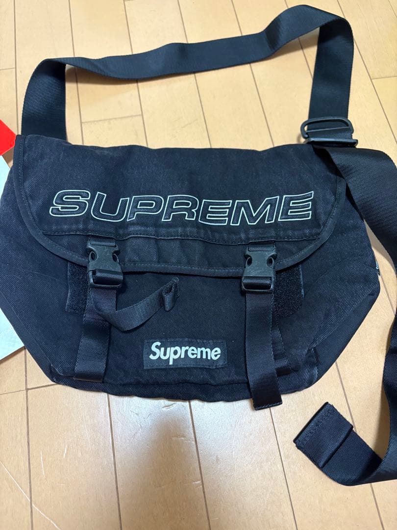 Supreme ブラック メッセンジャーバッグ