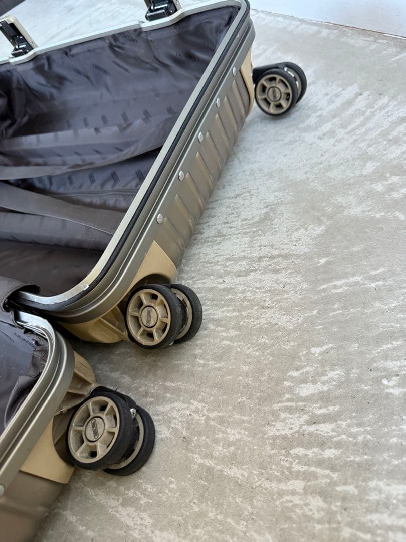 【貴重な4輪タイプ】RIMOWA キャリーケース トパーズ チタニウム　33L