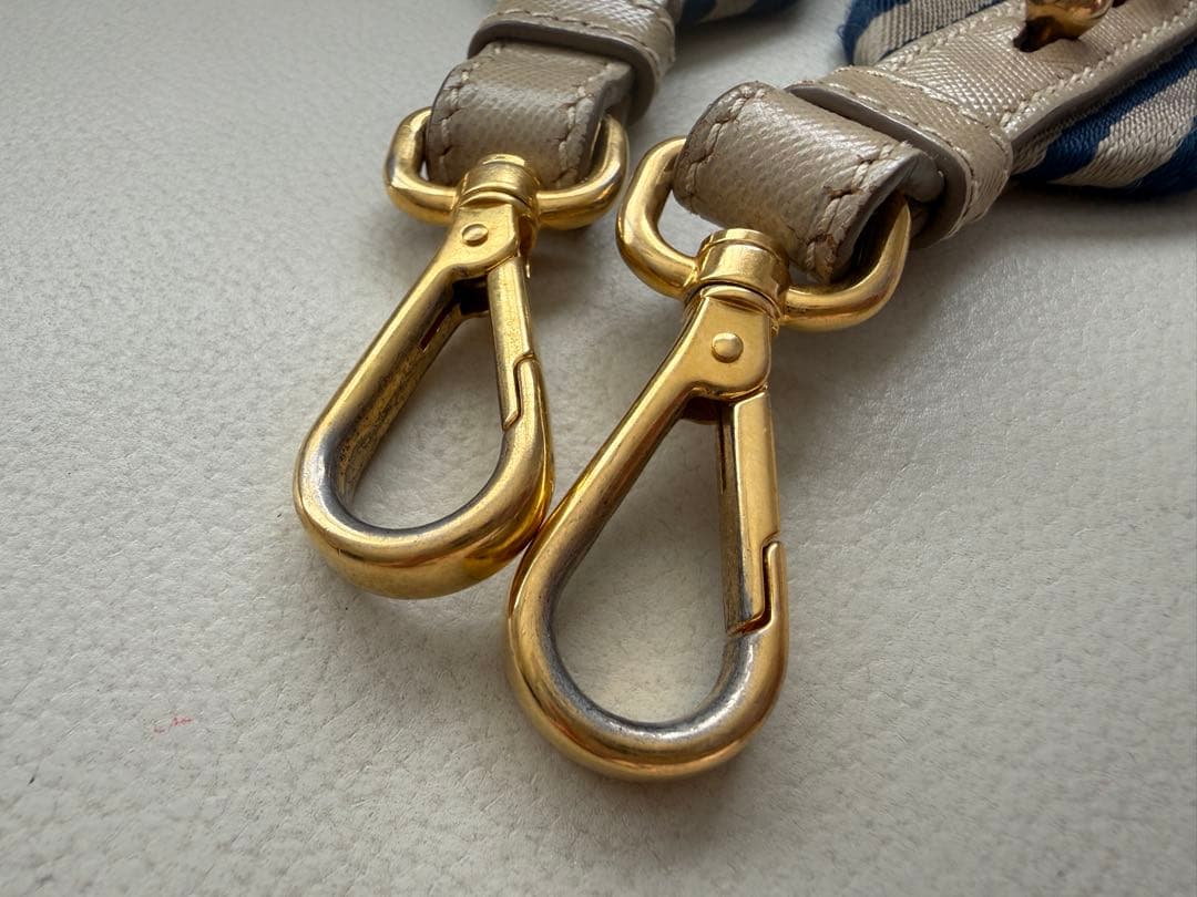 PRADA ベージュ カナパ