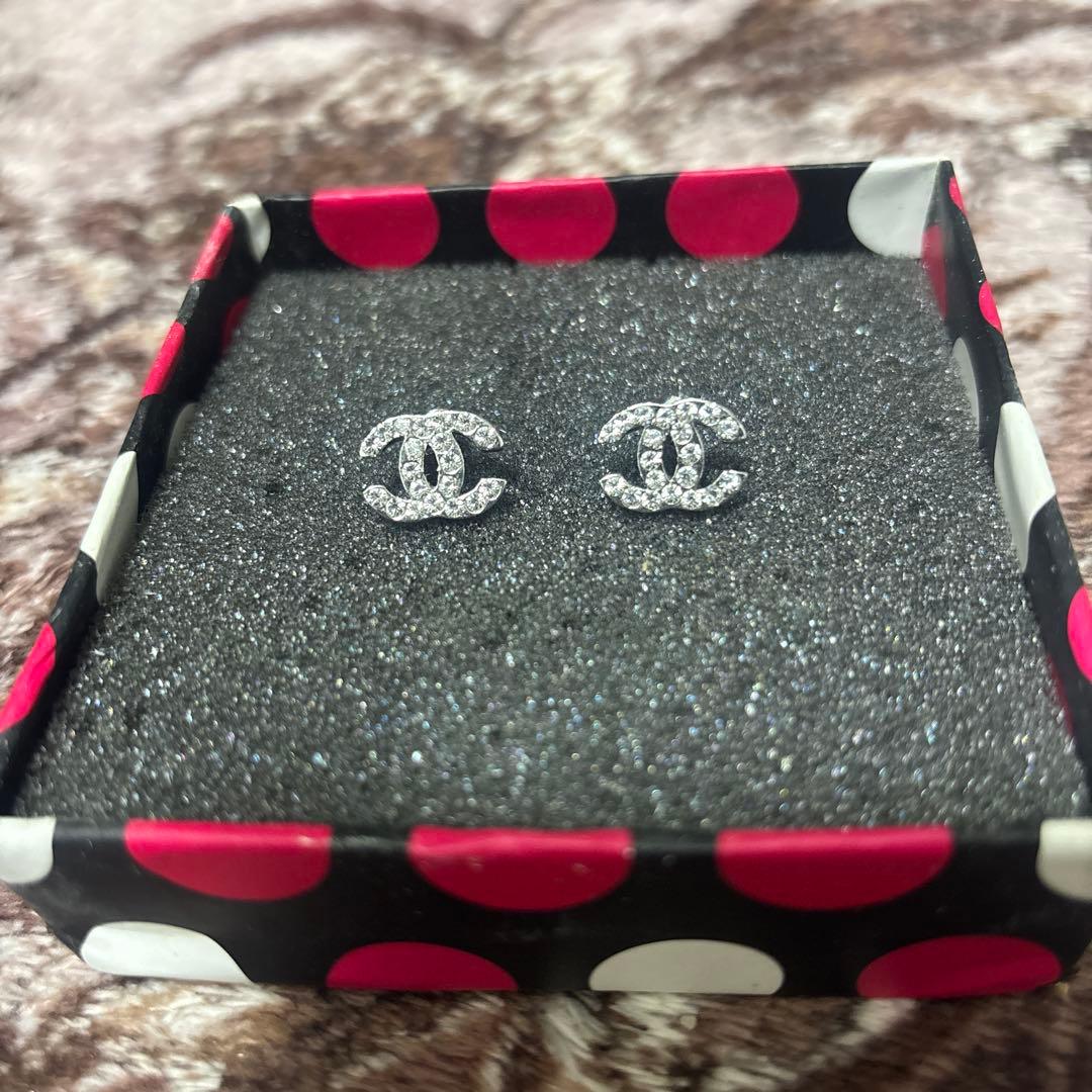 CHANEL シルバー スタッドピアス