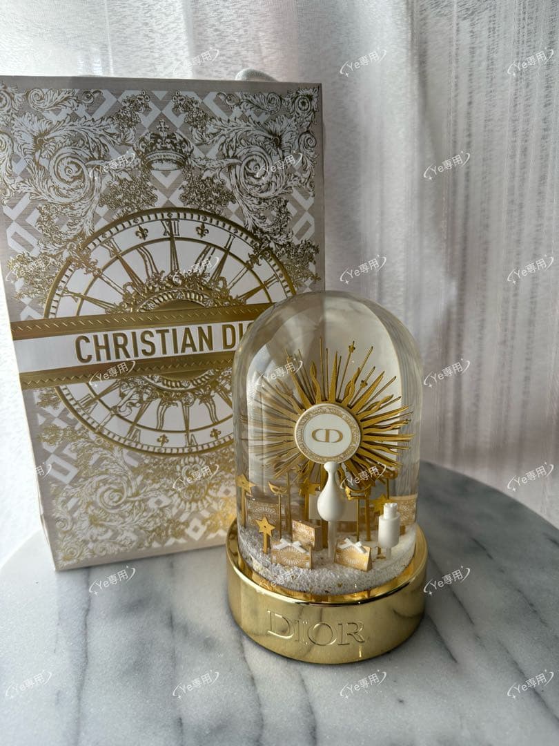 Dior ディオール クリスタルドーム スノードーム クリスマス限定デザイン