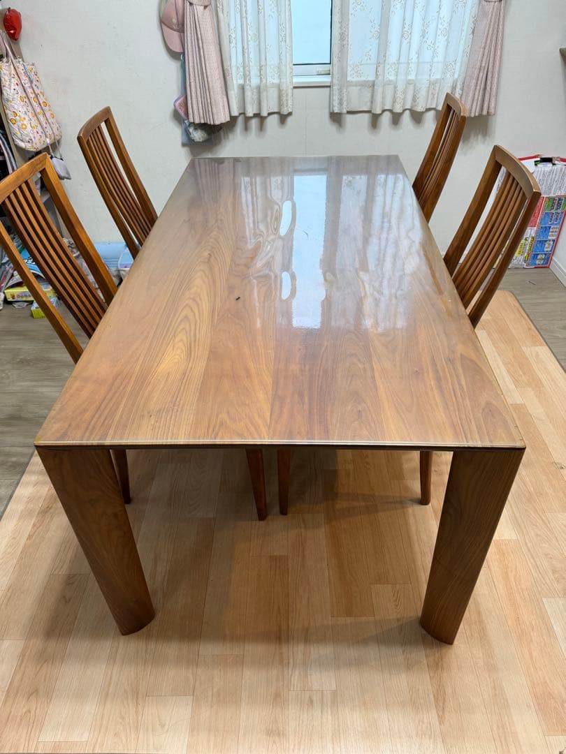 カリモク・ダイニングテーブルとチェア4脚セット　幅165cm