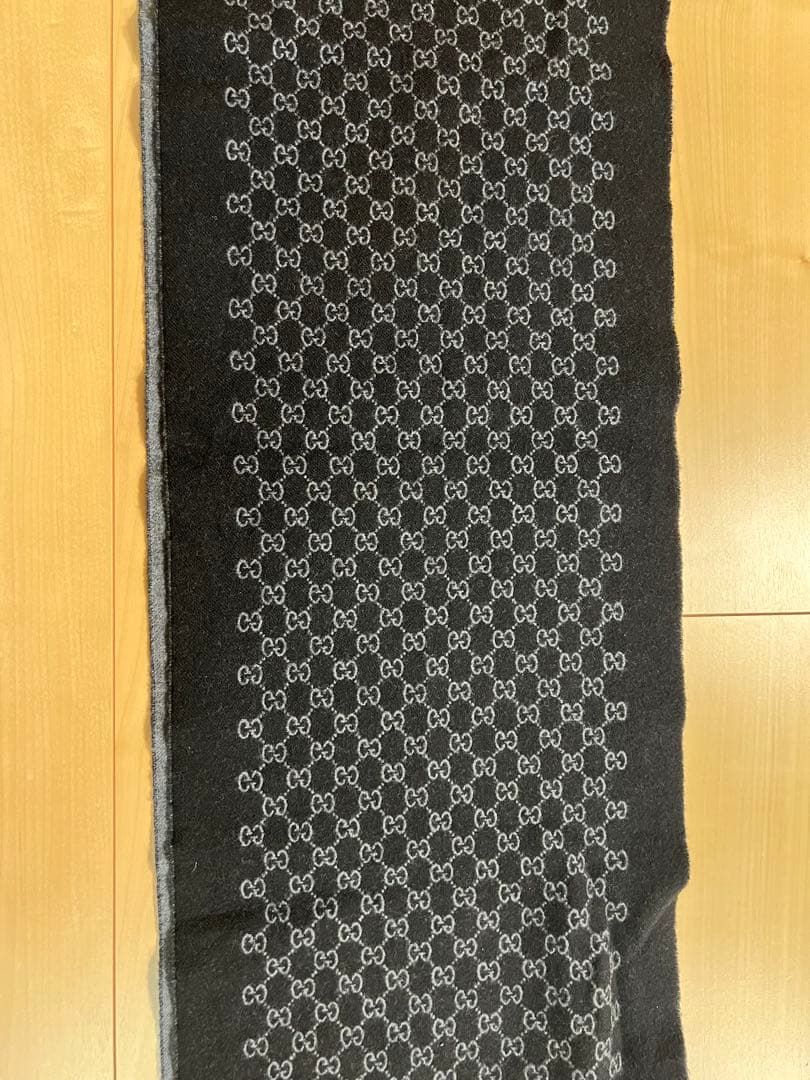 Gucci GGロゴマフラー ブラック/グレー