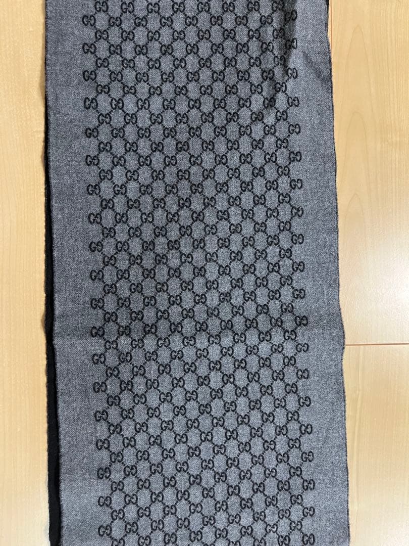 Gucci GGロゴマフラー ブラック/グレー