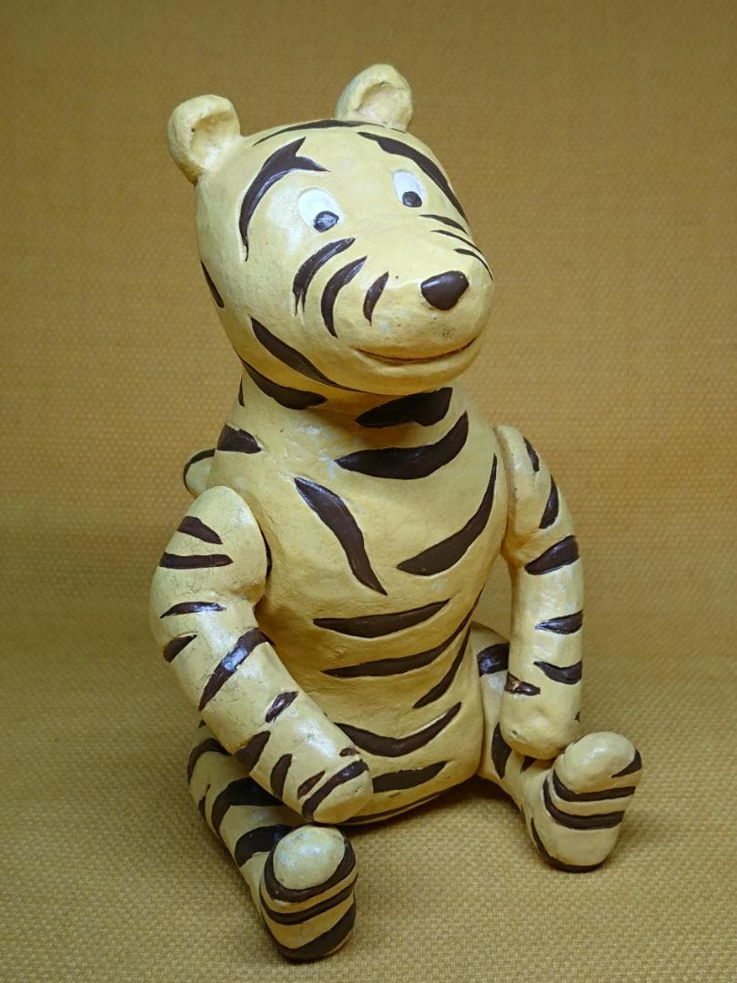 トラ　ティガー　ディズニー　木製　置物　インテリア　工芸品　美術品　A2518