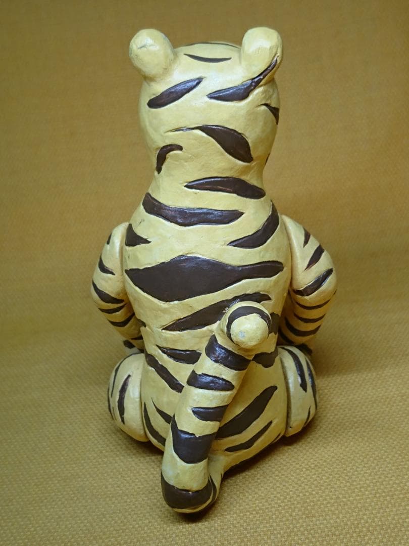 トラ　ティガー　ディズニー　木製　置物　インテリア　工芸品　美術品　A2518