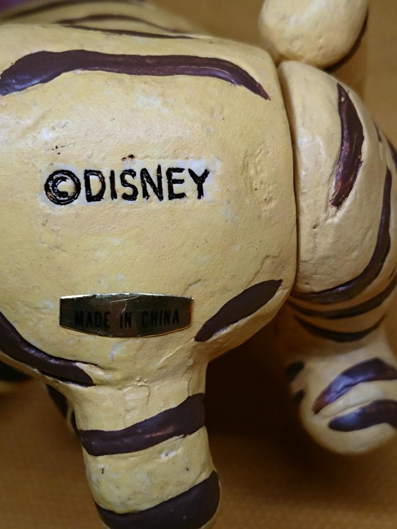 トラ　ティガー　ディズニー　木製　置物　インテリア　工芸品　美術品　A2518