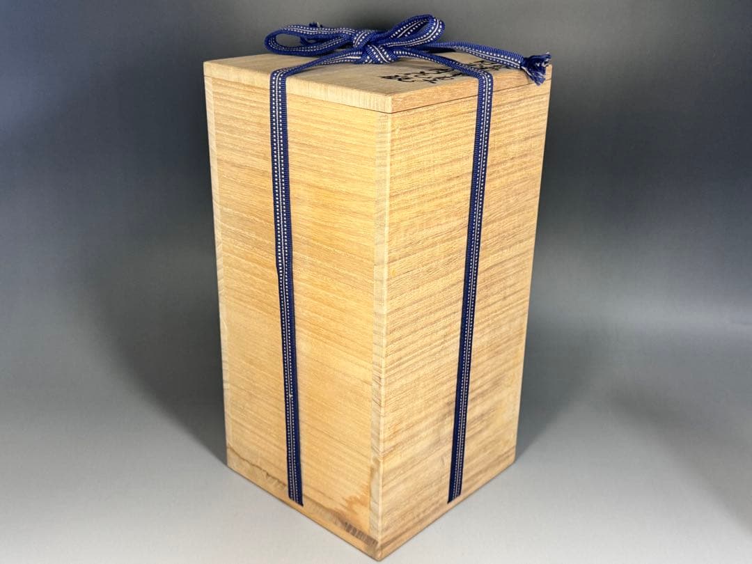 厳嶋豊之助 金銀彩野葡萄文 白磁八角花瓶 共箱 共布 花瓶 花器 厳嶋 豊之助