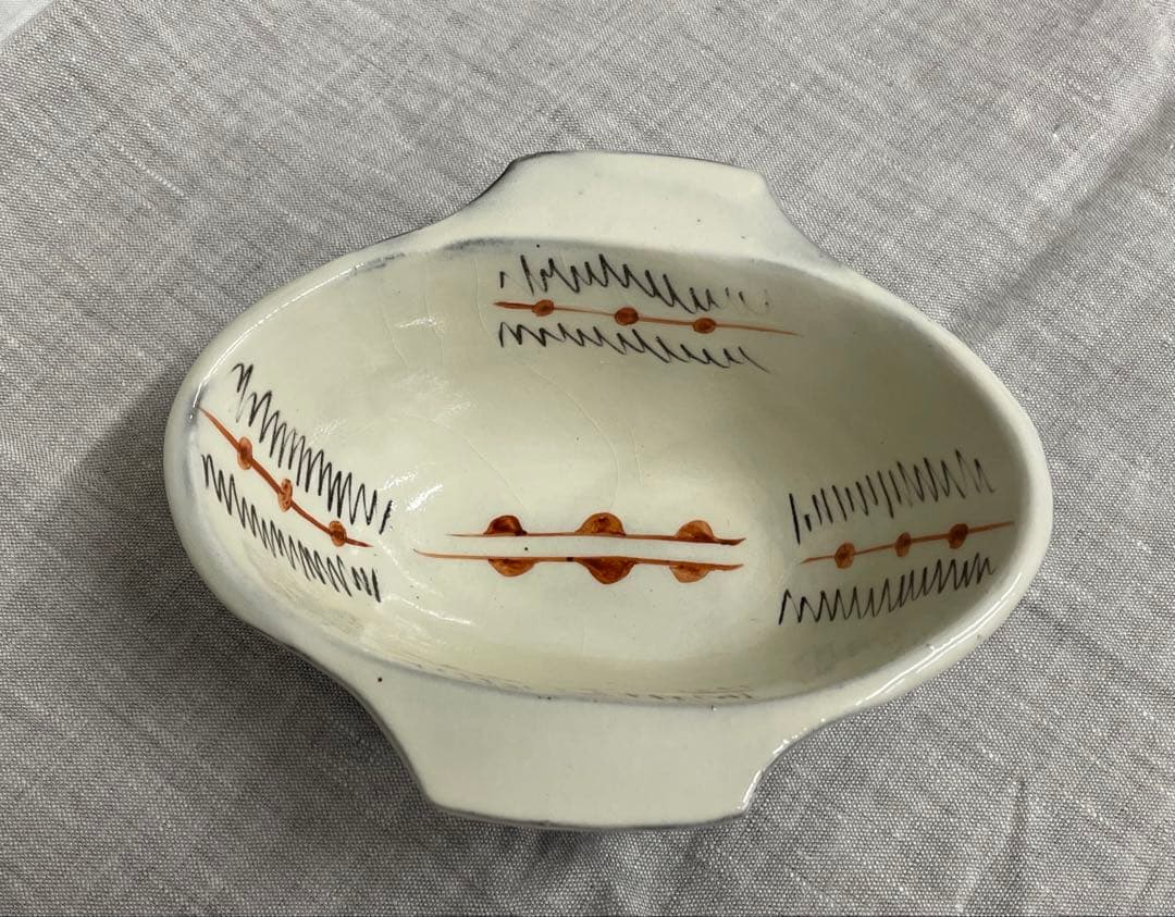 岩井窯　山本教行さん　白掛線描赤絵　耳付楕円鉢　中サイズ