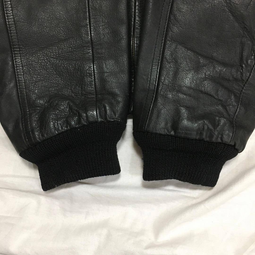 【個性派古着】デザイン革ジャン　牛革　ツヤあり　黒　短丈　ファスナー式　メンズM