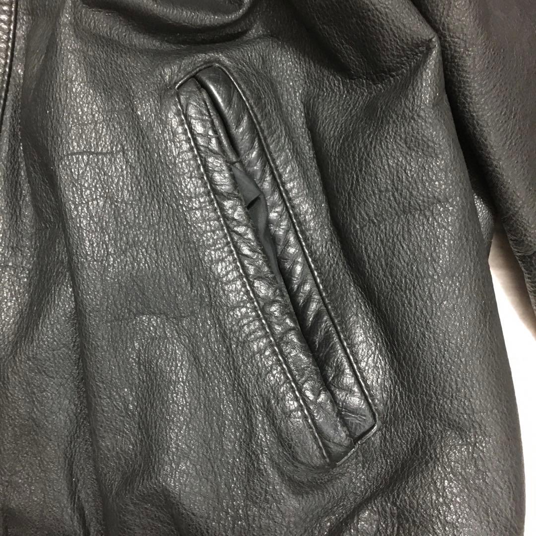 【個性派古着】デザイン革ジャン　牛革　ツヤあり　黒　短丈　ファスナー式　メンズM