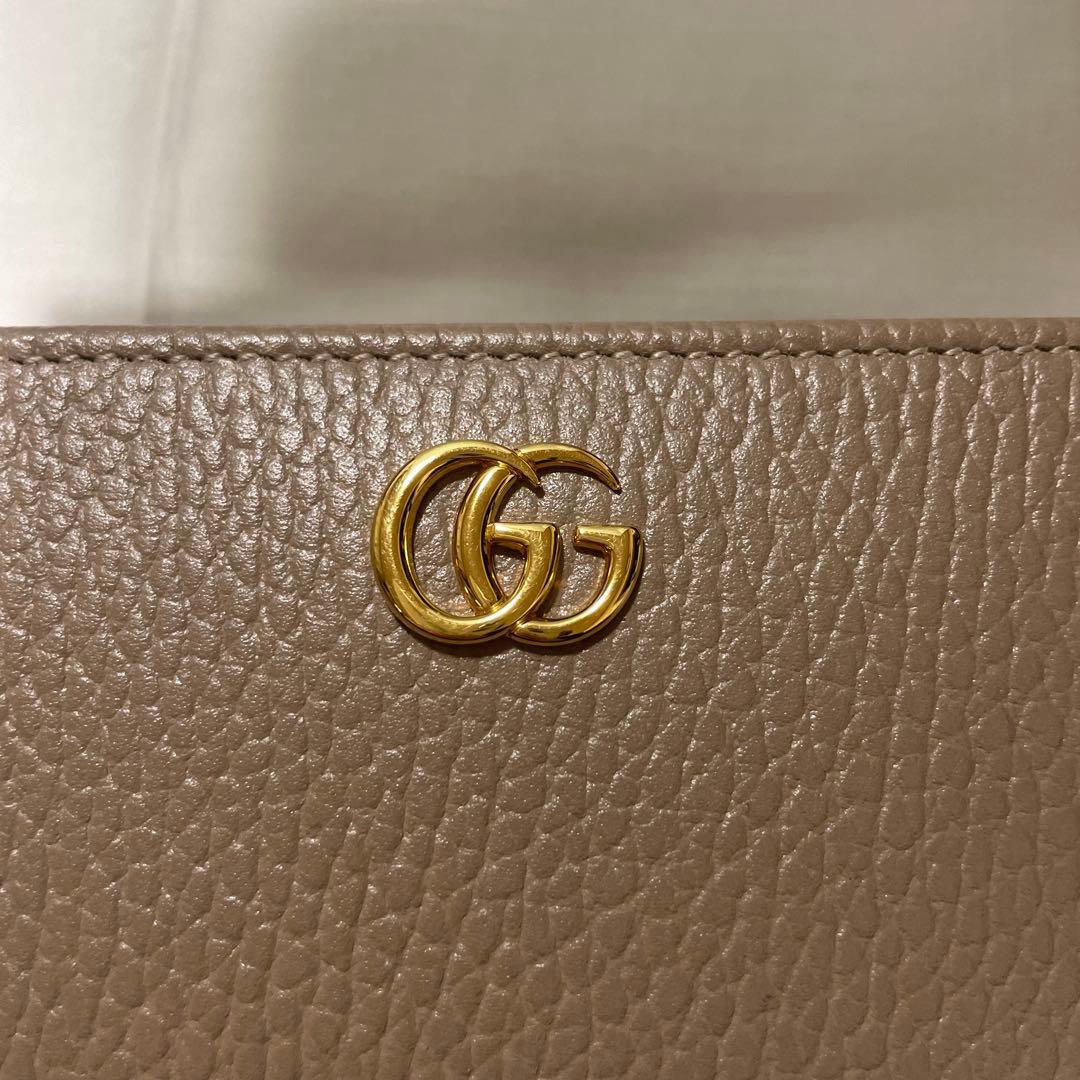 【ほぼ未使用】GUCCI ベージュレザー二つ折り財布