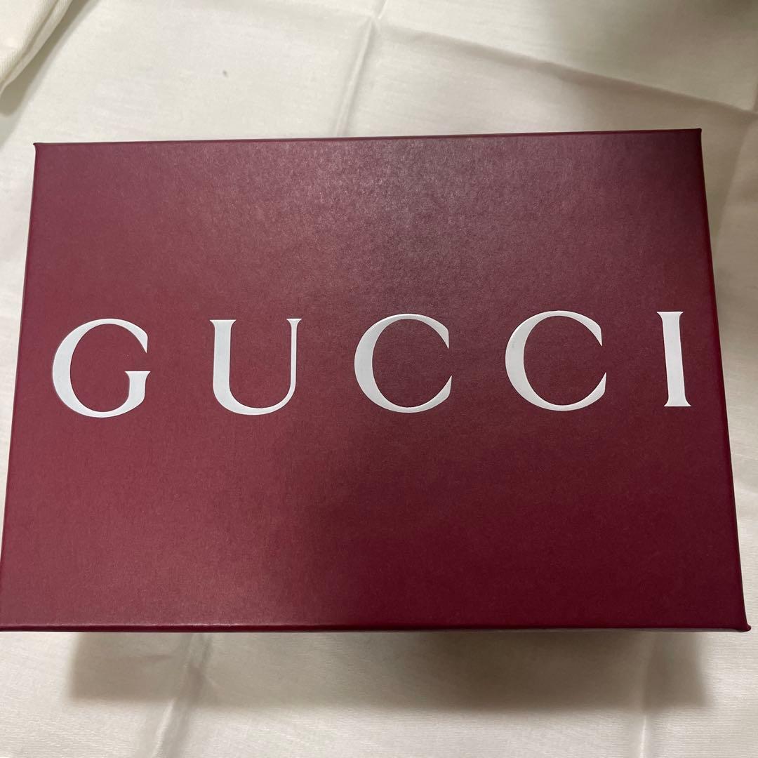 【ほぼ未使用】GUCCI ベージュレザー二つ折り財布