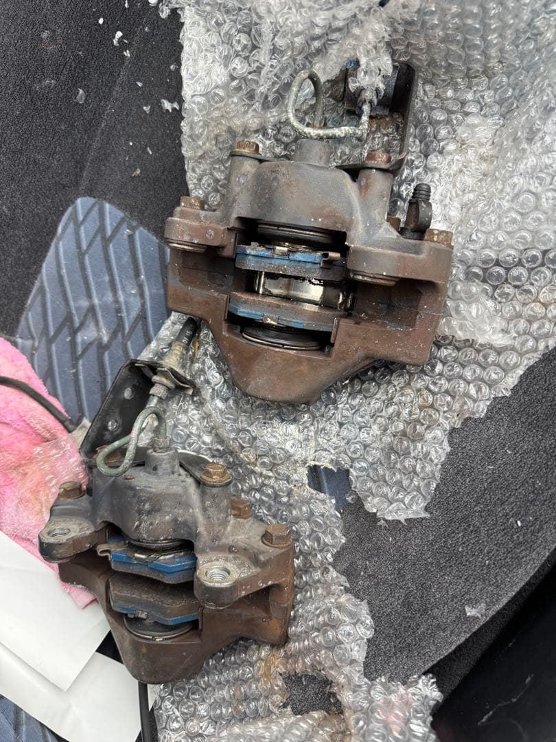 Z32 リアブレーキキャリパー