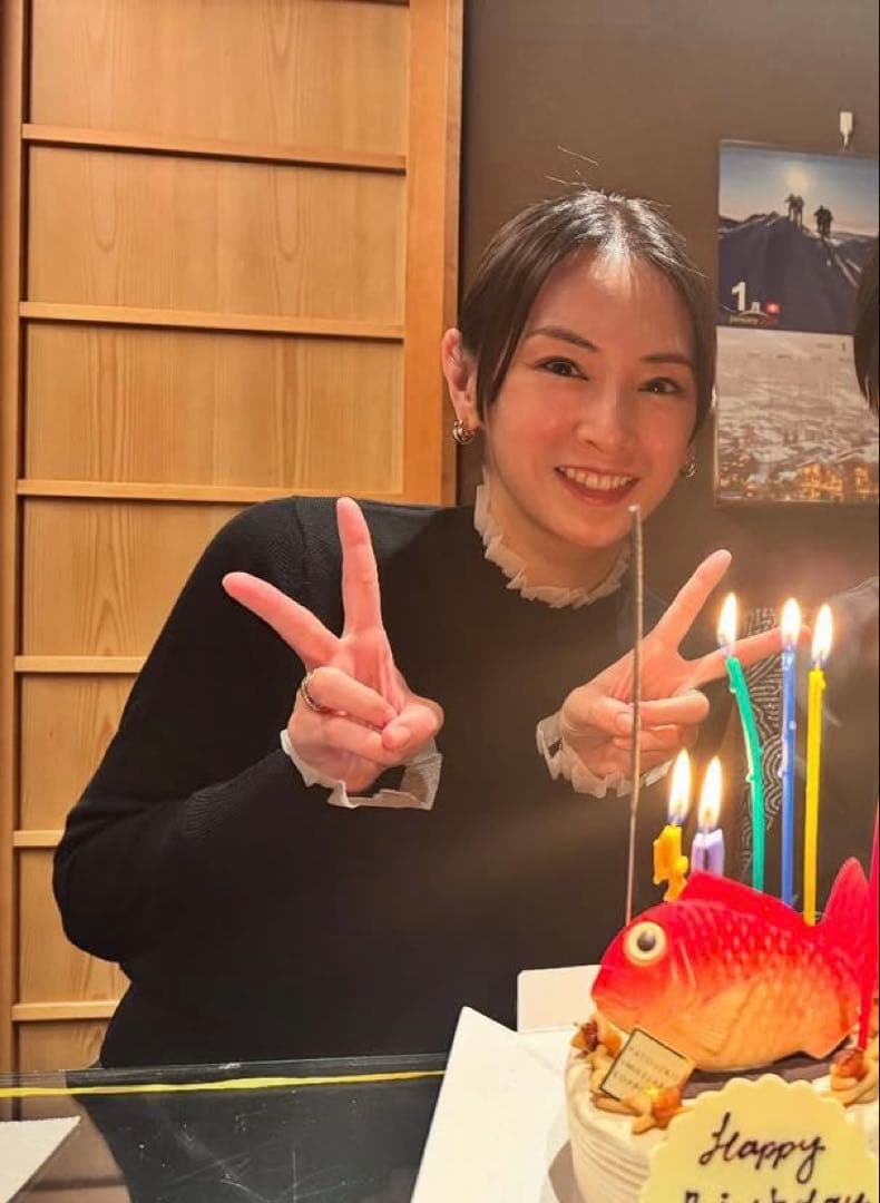 エストネーション　スモッキングフリルネックニット　即日発送