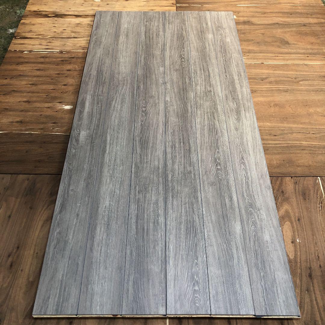 新品　フローリング